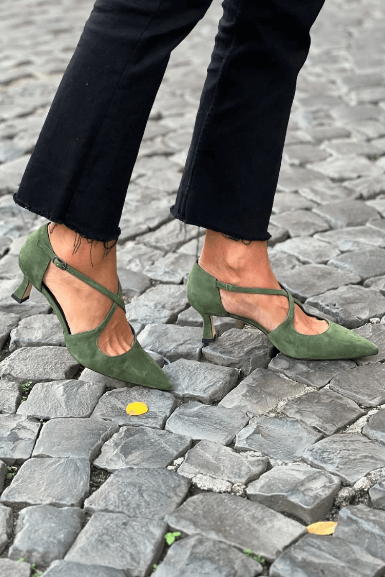 Amandine™ | Statement Pumps 0