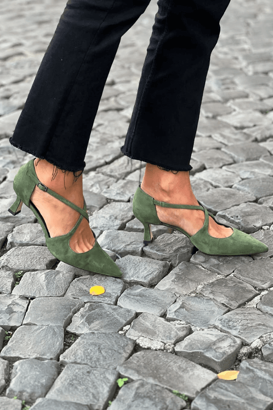 Amandine™ | Statement Pumps 0