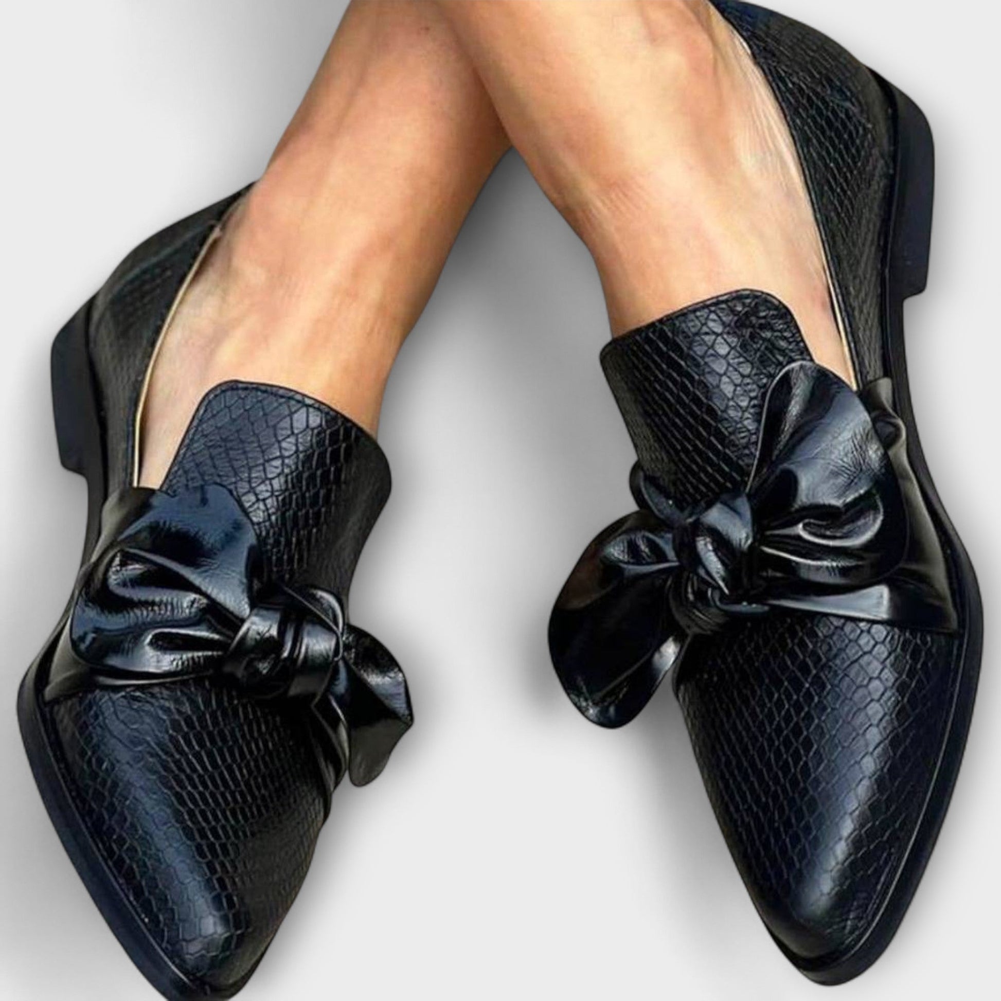 Claudia™ | Loafer with Bow 0