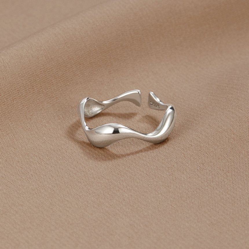 Noémie™ | Chic ring with silver waves 0