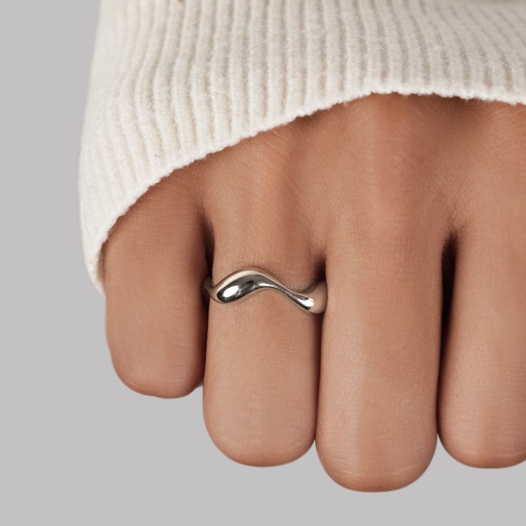 Noémie™ | Chic ring with silver waves 1