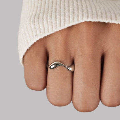 Noémie™ | Chic ring with silver waves 1