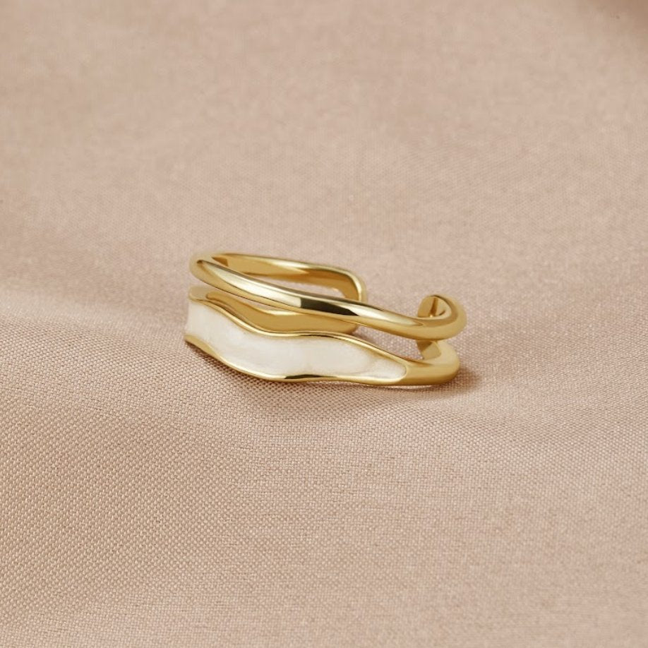 Sophie™ | Chic ring with golden waves 0