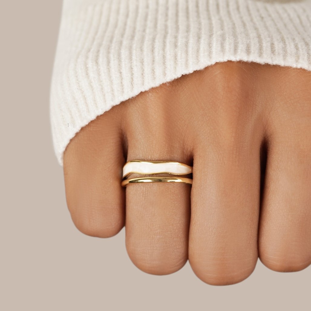 Sophie™ | Chic ring with golden waves 1