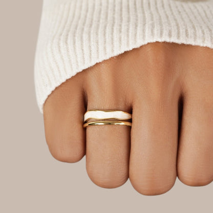 Sophie™ | Chic ring with golden waves 1
