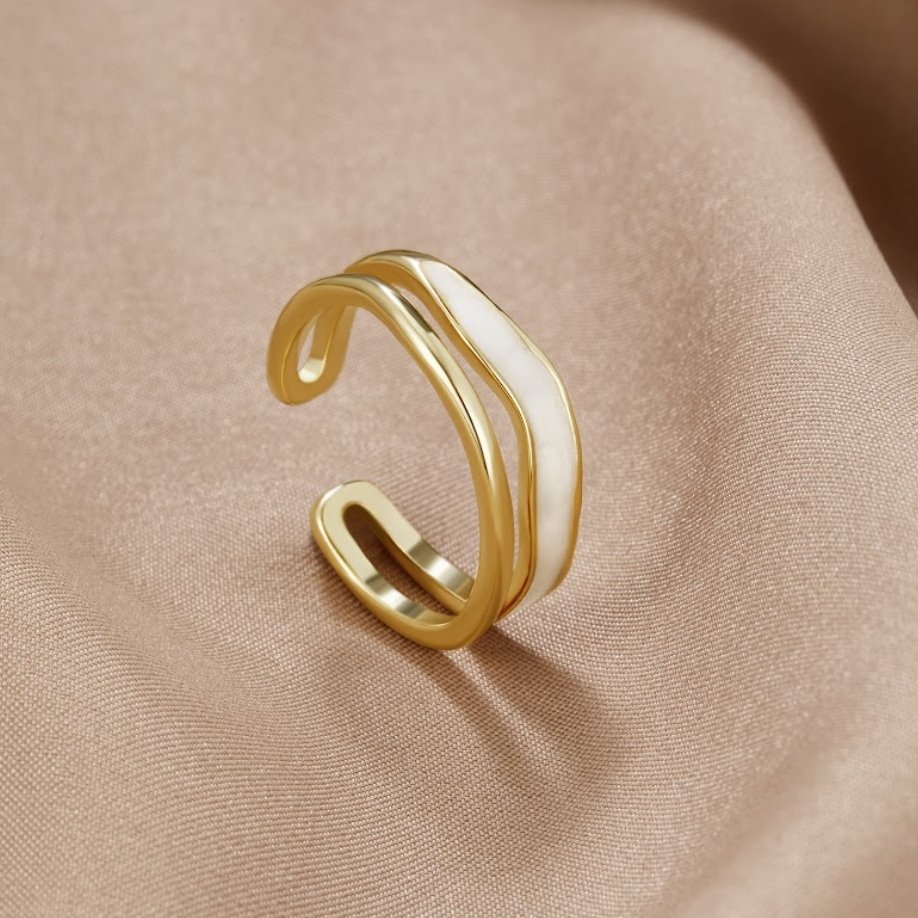 Sophie™ | Chic ring with golden waves 2